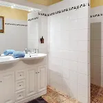 Les Jardins De Bouteille بيت للعطل مانوسك