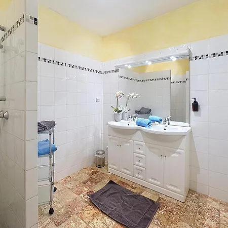 Les Jardins De Bouteille *