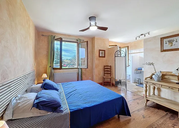 بيت للعطل Les Jardins De Bouteille