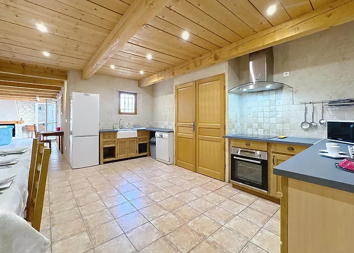 Les Jardins De Bouteille بيت للعطل *