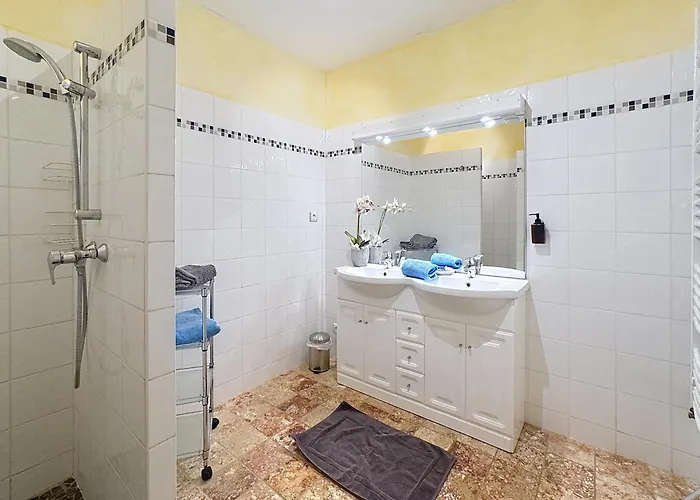 Les Jardins De Bouteille *