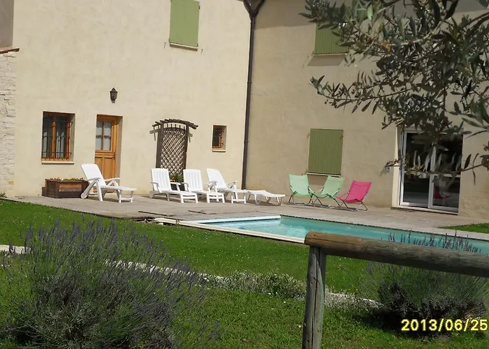 Les Jardins De Bouteille بيت للعطل