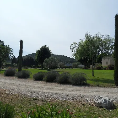 Les Jardins De Bouteille בית נופש