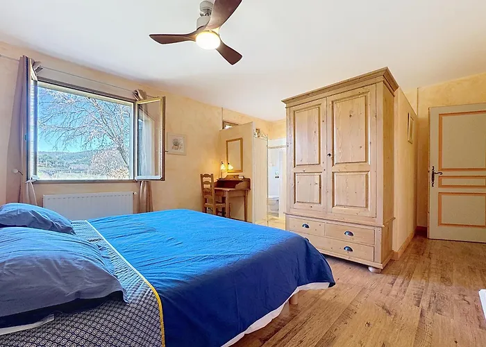 Les Jardins De Bouteille Hébergement de vacances *